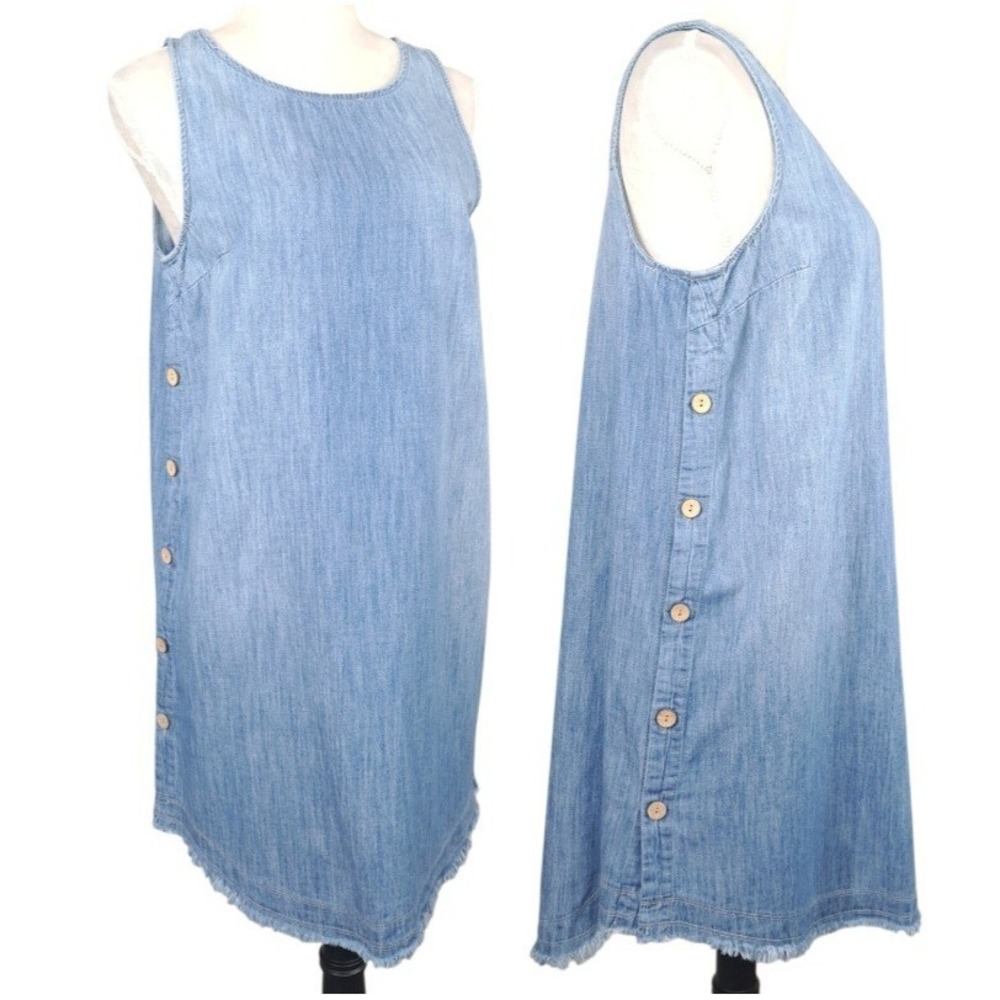 Universal Thread Chambray Dress M Blue Sleeveless Side Button Detail Raw Fringe